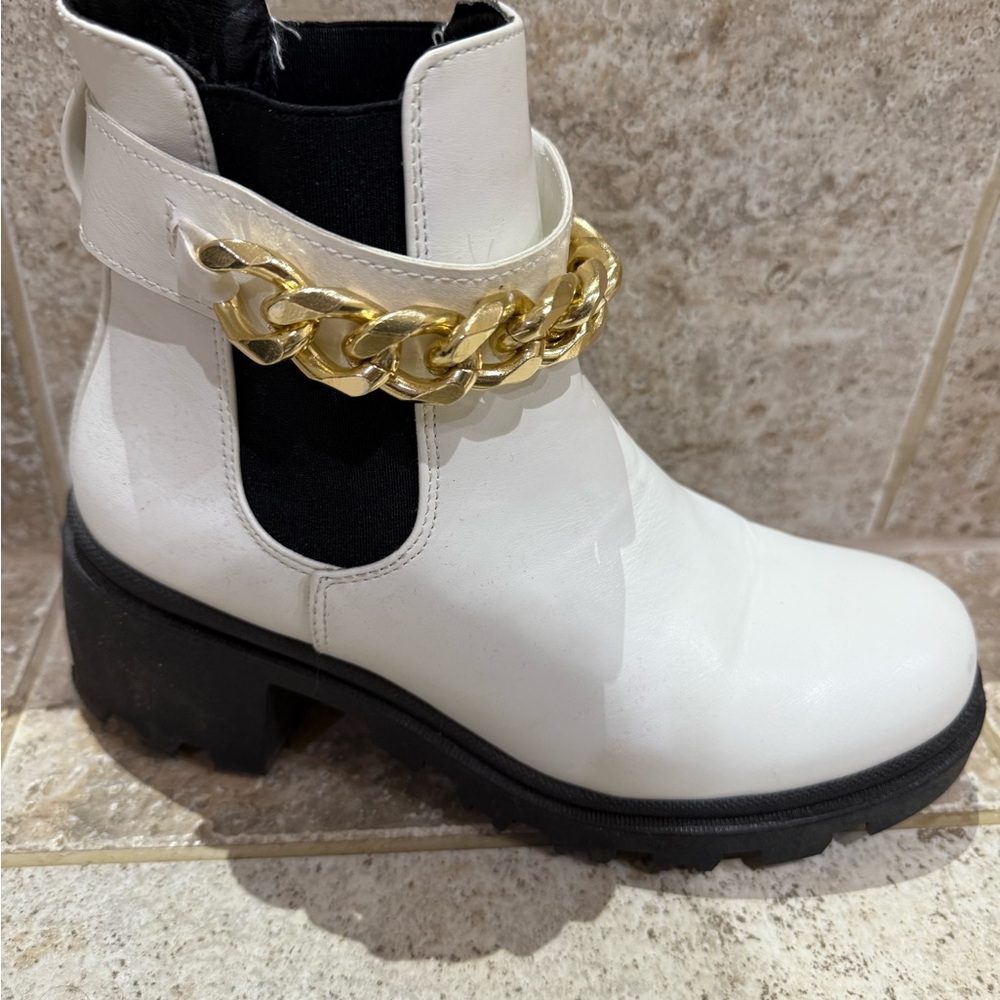 Stylish White Ankle Boots with Gold Chain